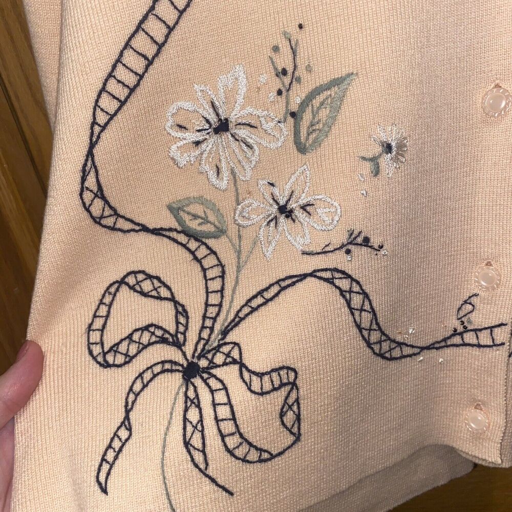 Vintage Koret Womens Cardigan Size Medium Pink Embroidered Floral Grandma V-Neck - Picture 8 of 10
